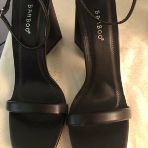 Triangle heels shoe!